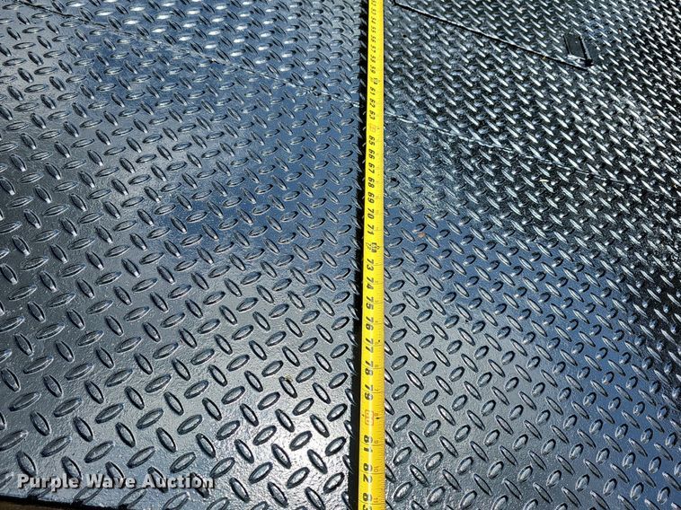 image for item EJ5807 2013 Nissan  Titan King Cab flatbed pickup truck