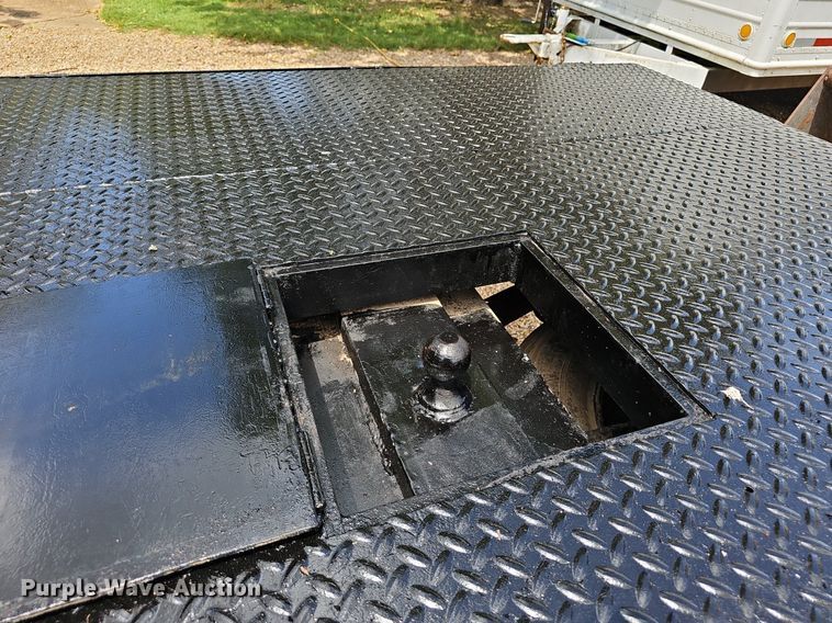 image for item EJ5807 2013 Nissan  Titan King Cab flatbed pickup truck