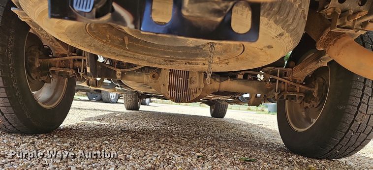 image for item EJ5807 2013 Nissan  Titan King Cab flatbed pickup truck