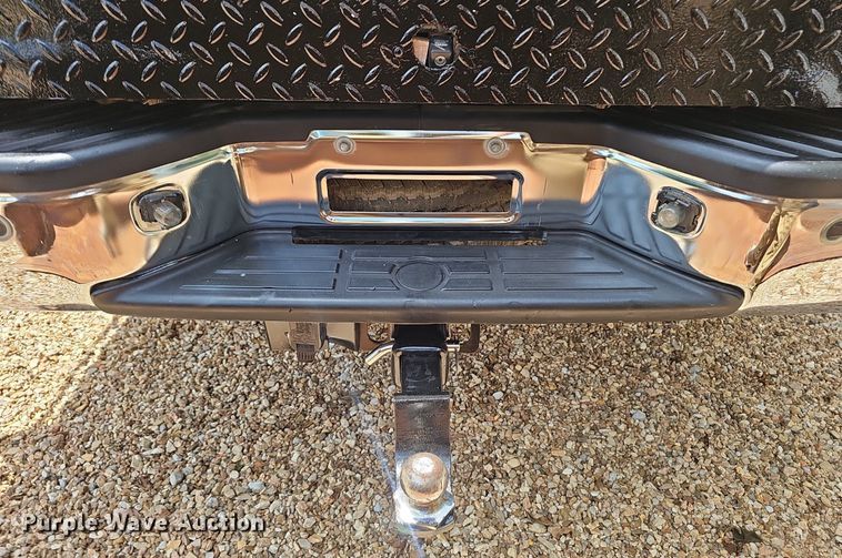 image for item EJ5807 2013 Nissan  Titan King Cab flatbed pickup truck