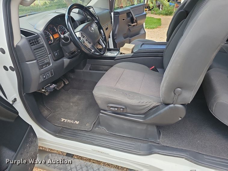 image for item EJ5807 2013 Nissan  Titan King Cab flatbed pickup truck