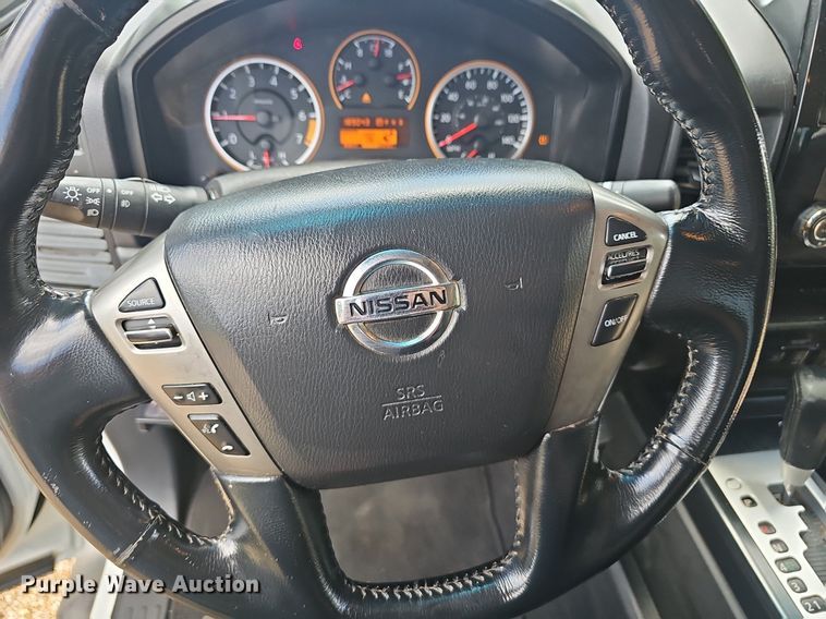 image for item EJ5807 2013 Nissan  Titan King Cab flatbed pickup truck