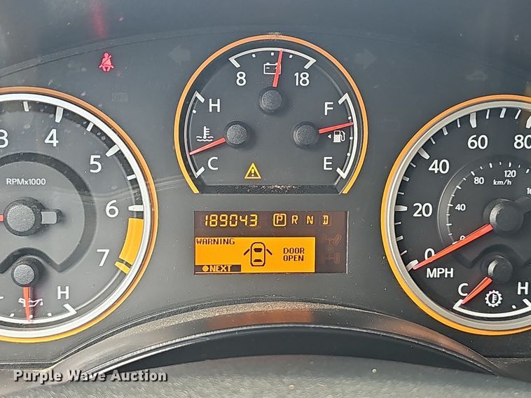 image for item EJ5807 2013 Nissan  Titan King Cab flatbed pickup truck