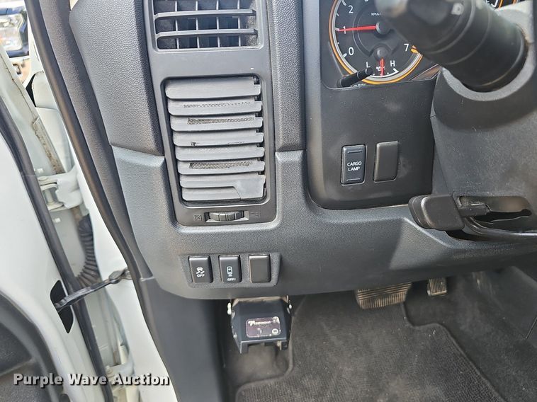 image for item EJ5807 2013 Nissan  Titan King Cab flatbed pickup truck