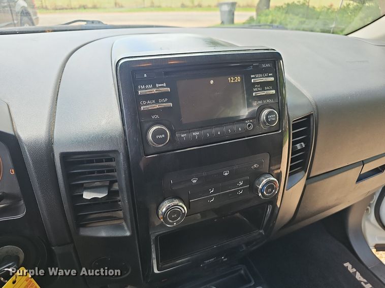 image for item EJ5807 2013 Nissan  Titan King Cab flatbed pickup truck