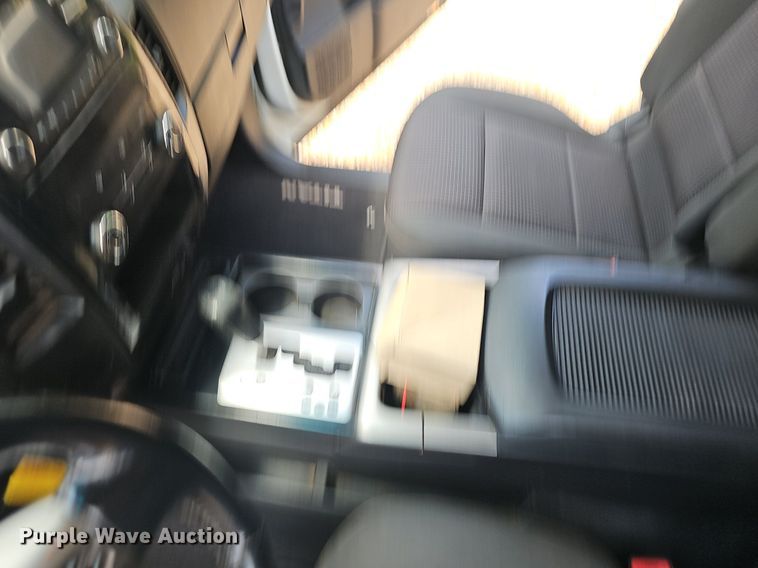 image for item EJ5807 2013 Nissan  Titan King Cab flatbed pickup truck