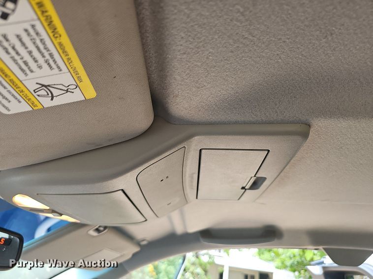 image for item EJ5807 2013 Nissan  Titan King Cab flatbed pickup truck