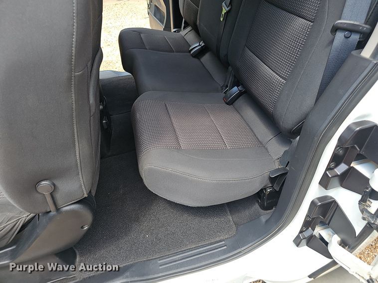 image for item EJ5807 2013 Nissan  Titan King Cab flatbed pickup truck