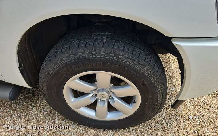 image for item EJ5807 2013 Nissan  Titan King Cab flatbed pickup truck