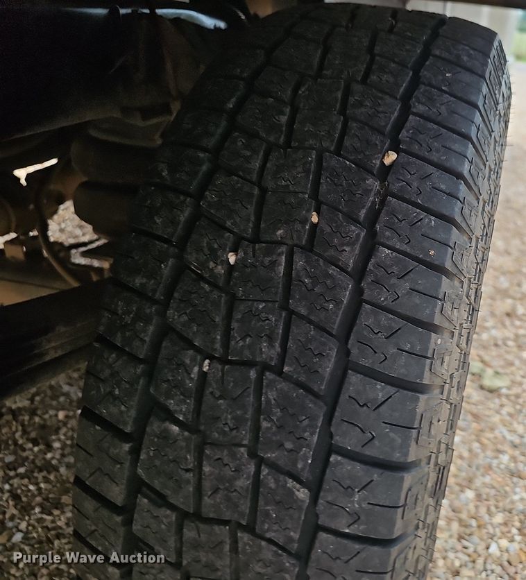 image for item EJ5807 2013 Nissan  Titan King Cab flatbed pickup truck