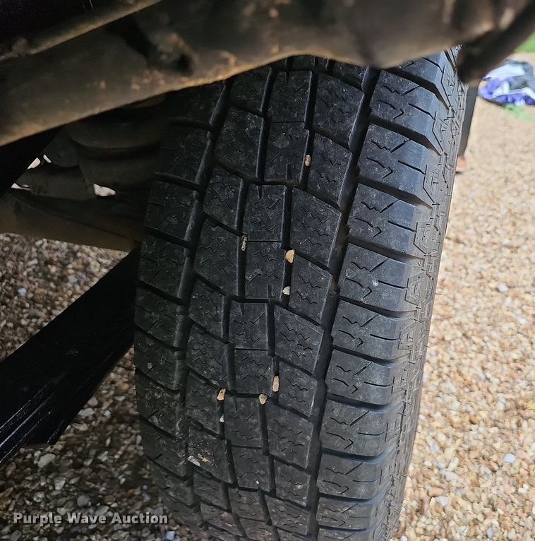 image for item EJ5807 2013 Nissan  Titan King Cab flatbed pickup truck