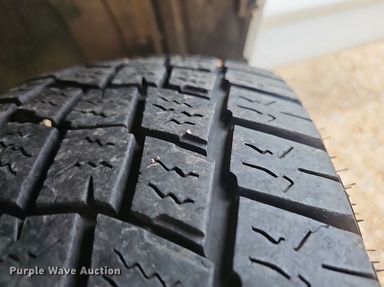 image for item EJ5807 2013 Nissan  Titan King Cab flatbed pickup truck