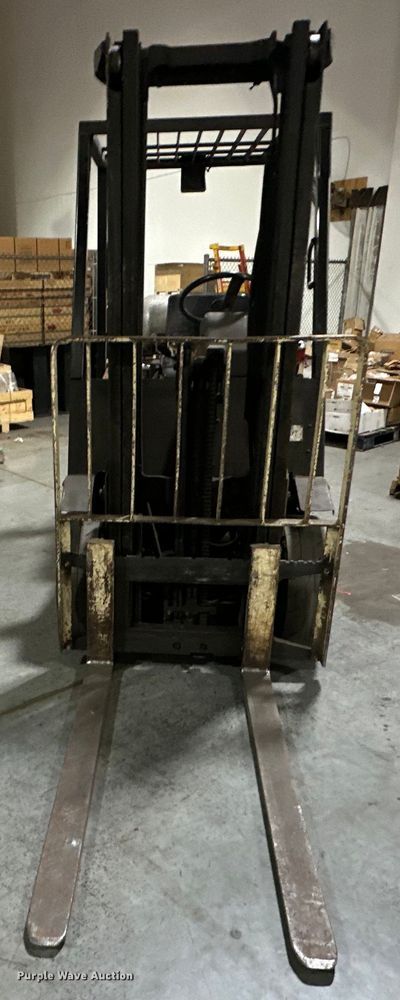 image for item EJ6418 1993 Yale  GLP040AFNUAV084LP5 forklift