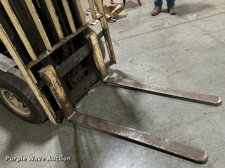 image for item EJ6418 1993 Yale  GLP040AFNUAV084LP5 forklift