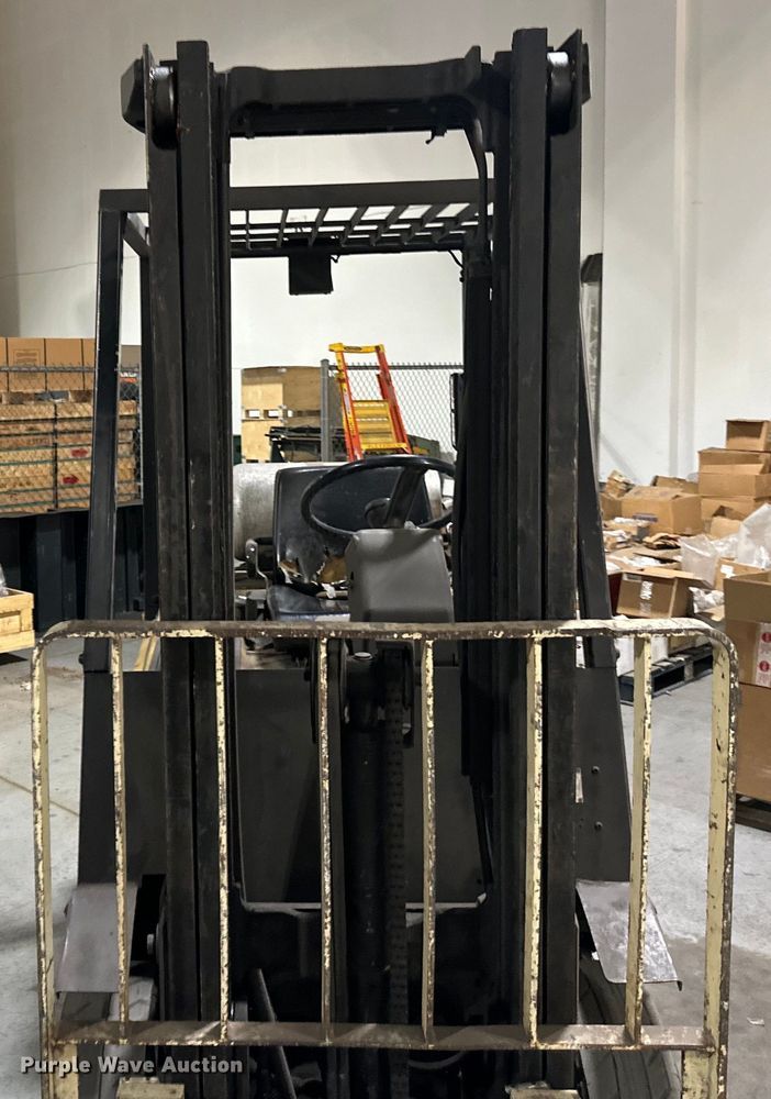 image for item EJ6418 1993 Yale  GLP040AFNUAV084LP5 forklift