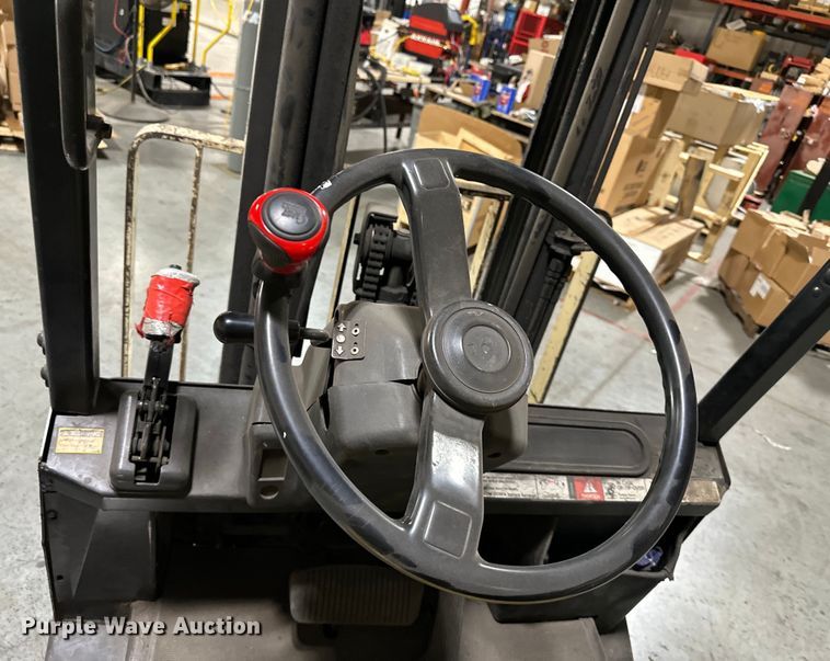 image for item EJ6418 1993 Yale  GLP040AFNUAV084LP5 forklift