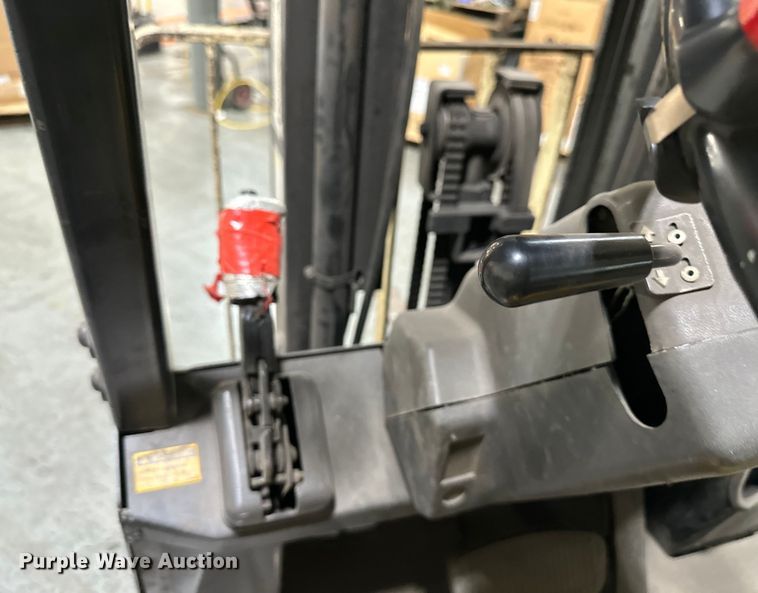 image for item EJ6418 1993 Yale  GLP040AFNUAV084LP5 forklift