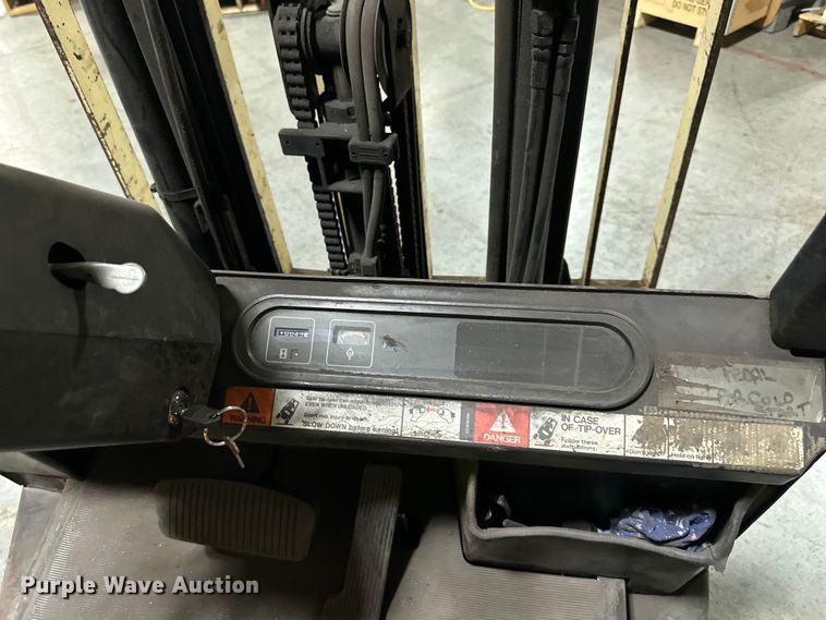 image for item EJ6418 1993 Yale  GLP040AFNUAV084LP5 forklift