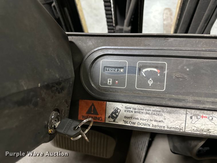 image for item EJ6418 1993 Yale  GLP040AFNUAV084LP5 forklift