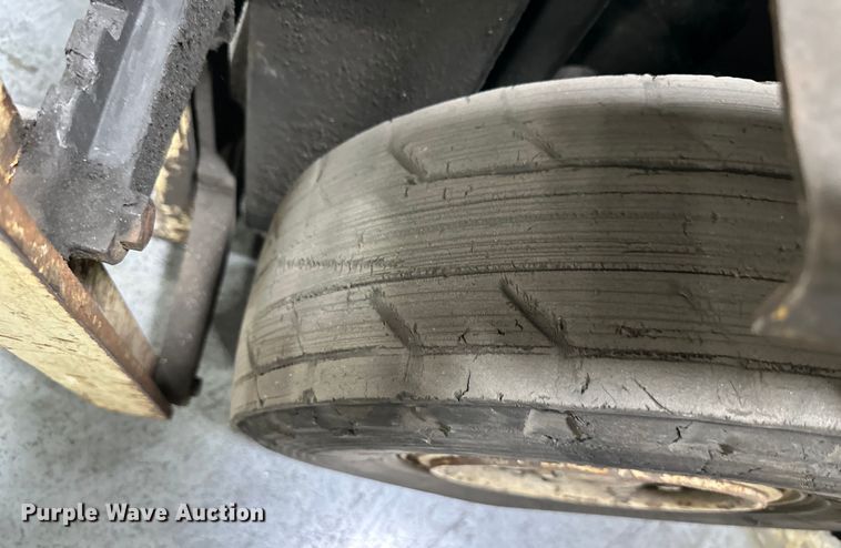 image for item EJ6418 1993 Yale  GLP040AFNUAV084LP5 forklift