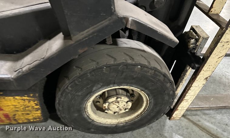 image for item EJ6418 1993 Yale  GLP040AFNUAV084LP5 forklift