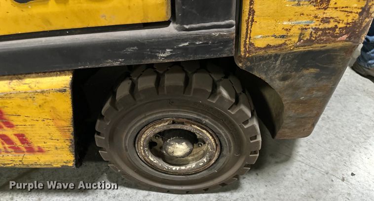 image for item EJ6418 1993 Yale  GLP040AFNUAV084LP5 forklift