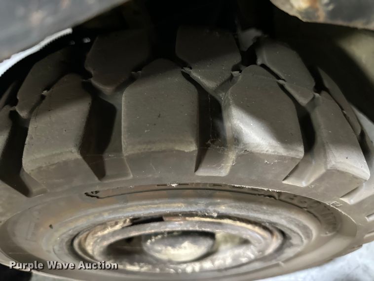 image for item EJ6418 1993 Yale  GLP040AFNUAV084LP5 forklift