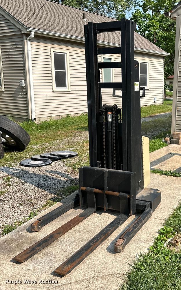 image for item EJ6421 MHC  MT15 order picker