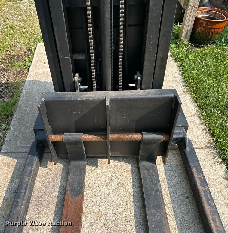 image for item EJ6421 MHC  MT15 order picker