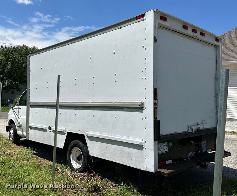 image for item EJ7083 1999 GMC 3500 box truck