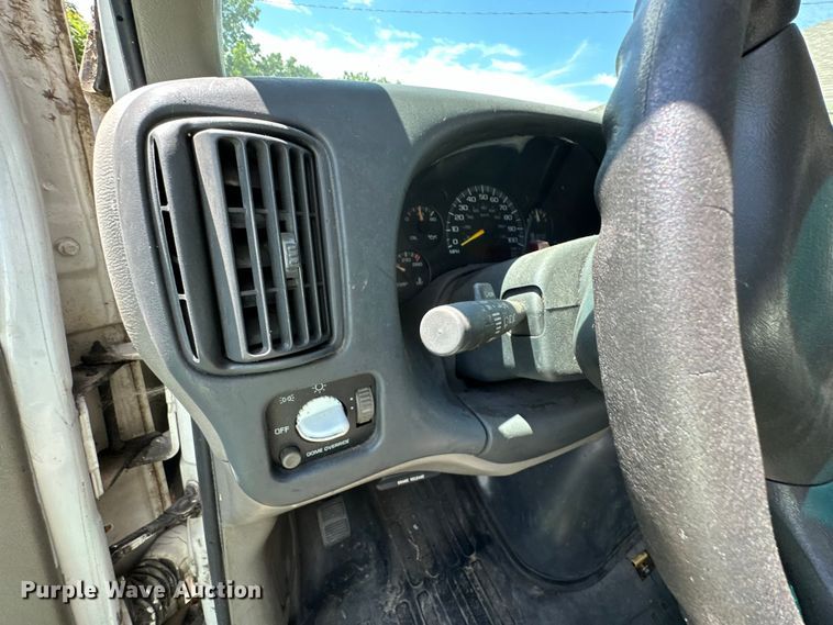 image for item EJ7083 1999 GMC 3500 box truck