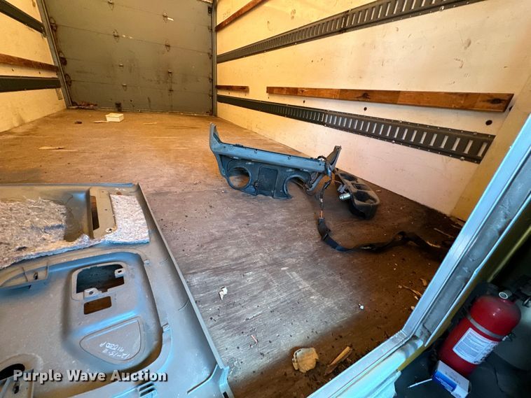 image for item EJ7083 1999 GMC 3500 box truck