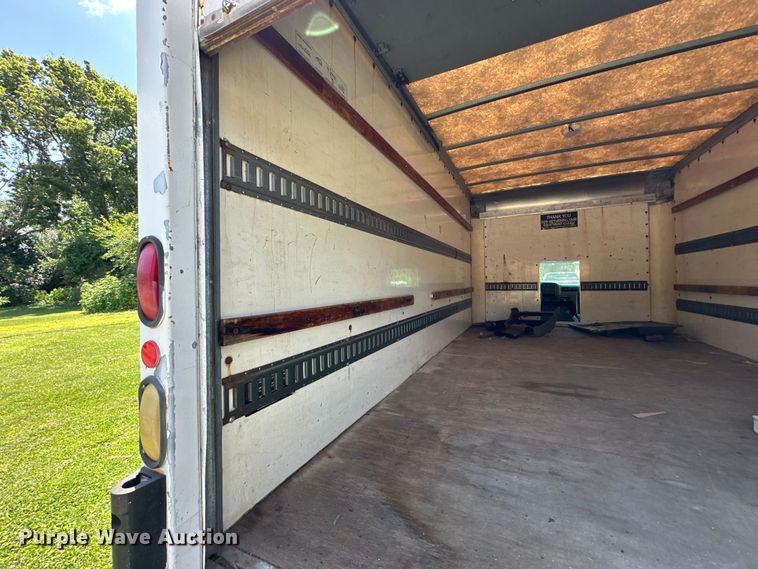 image for item EJ7083 1999 GMC 3500 box truck