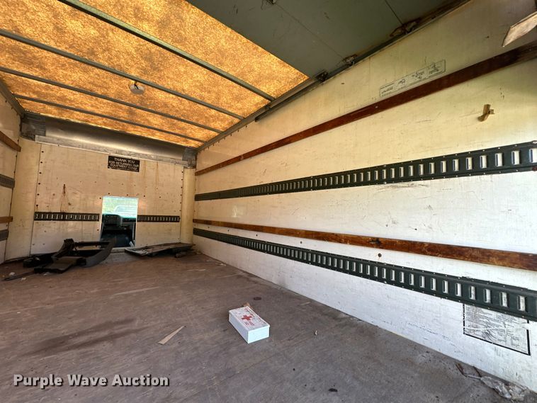 image for item EJ7083 1999 GMC 3500 box truck