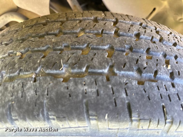 image for item EJ7083 1999 GMC 3500 box truck