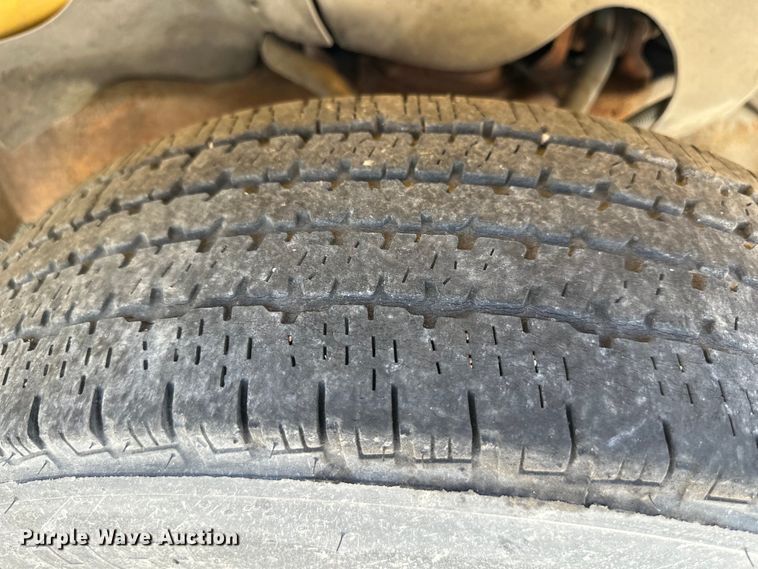 image for item EJ7083 1999 GMC 3500 box truck