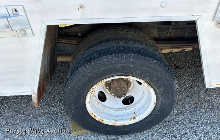 image for item EJ7083 1999 GMC 3500 box truck