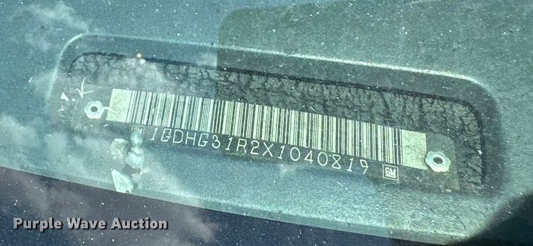 image for item EJ7083 1999 GMC 3500 box truck