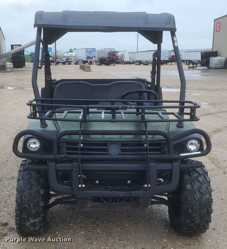 image for item EJ7981 2016 John Deere Gator 825 utility vehicle