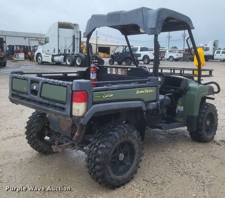image for item EJ7981 2016 John Deere Gator 825 utility vehicle