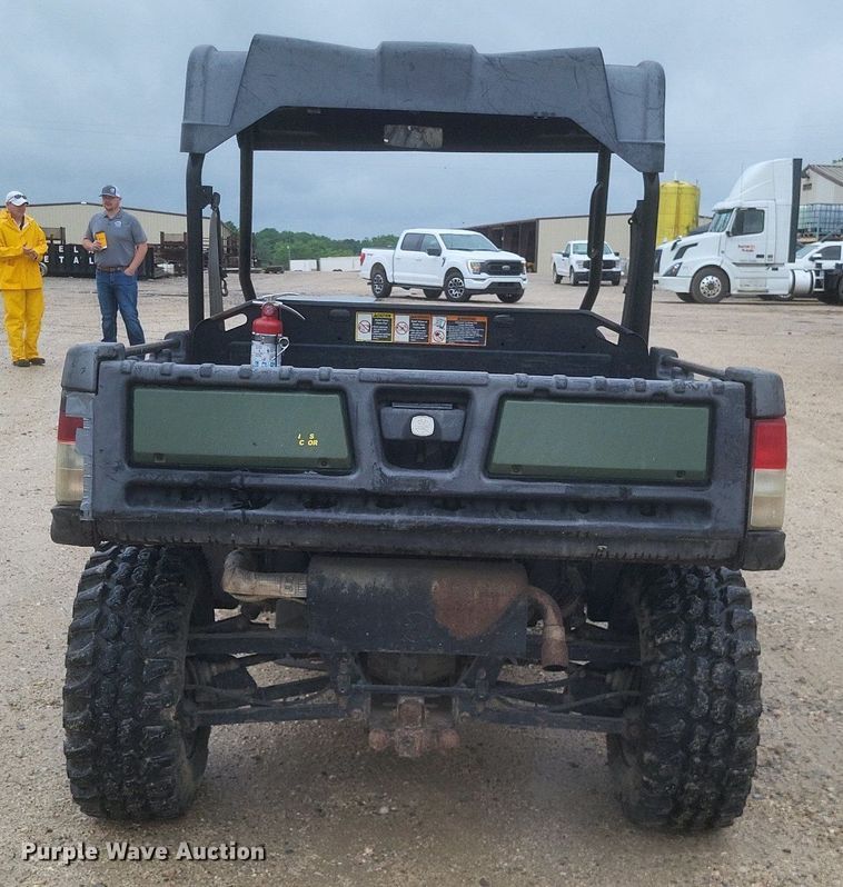 image for item EJ7981 2016 John Deere Gator 825 utility vehicle