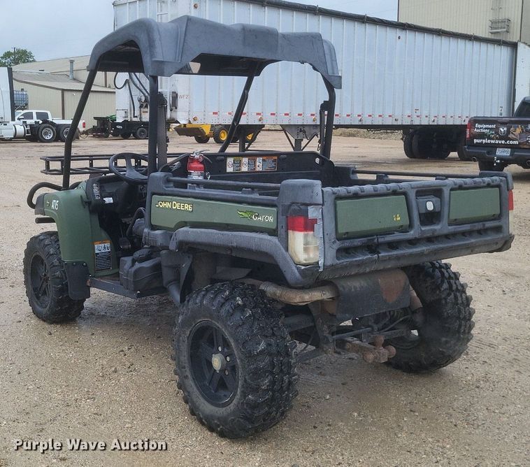 image for item EJ7981 2016 John Deere Gator 825 utility vehicle