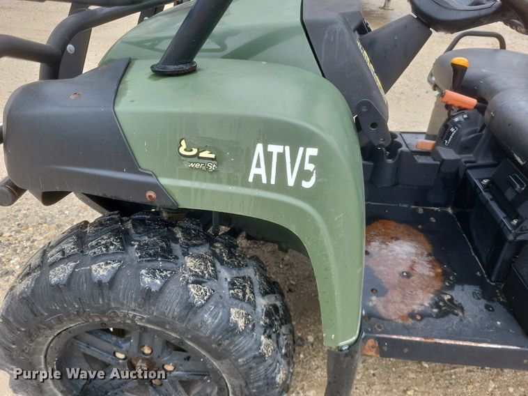 image for item EJ7981 2016 John Deere Gator 825 utility vehicle