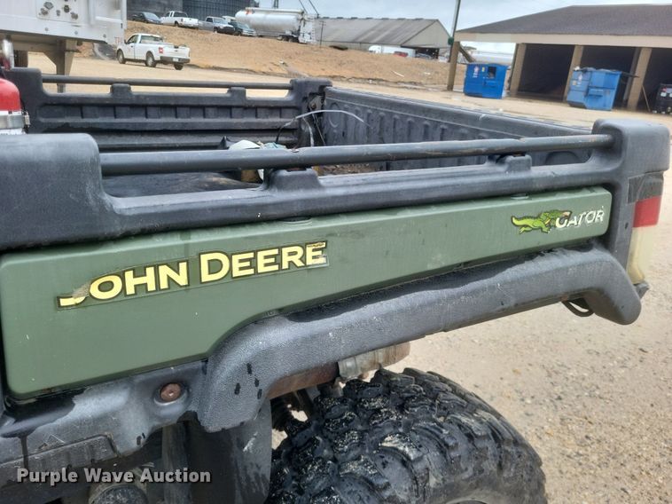 image for item EJ7981 2016 John Deere Gator 825 utility vehicle