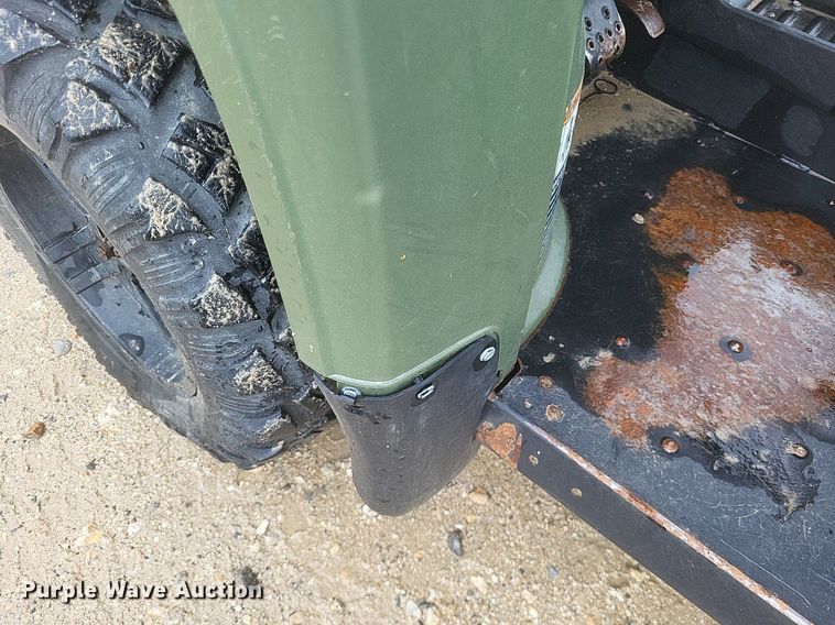 image for item EJ7981 2016 John Deere Gator 825 utility vehicle