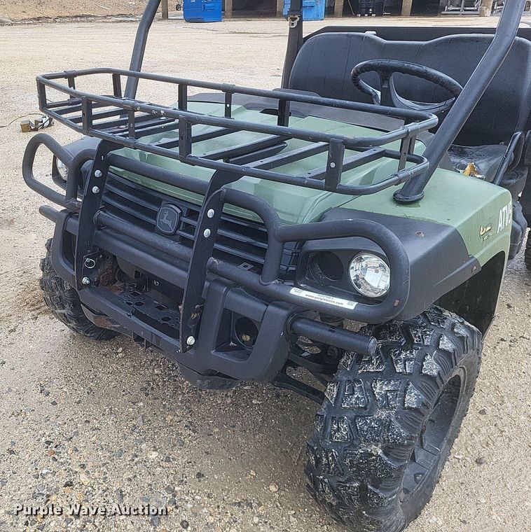 image for item EJ7981 2016 John Deere Gator 825 utility vehicle