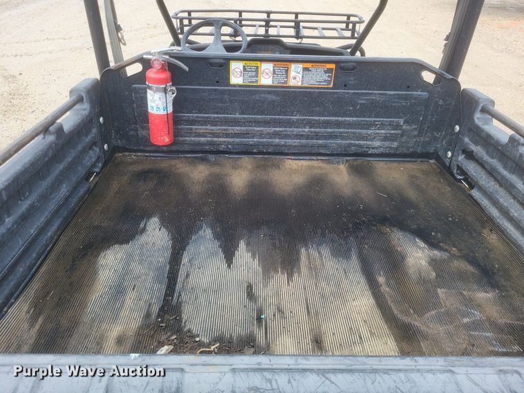 image for item EJ7981 2016 John Deere Gator 825 utility vehicle