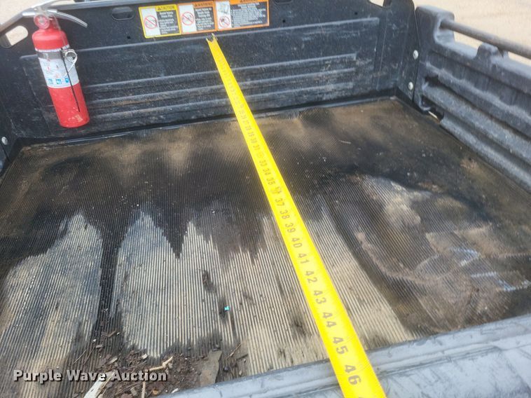 image for item EJ7981 2016 John Deere Gator 825 utility vehicle