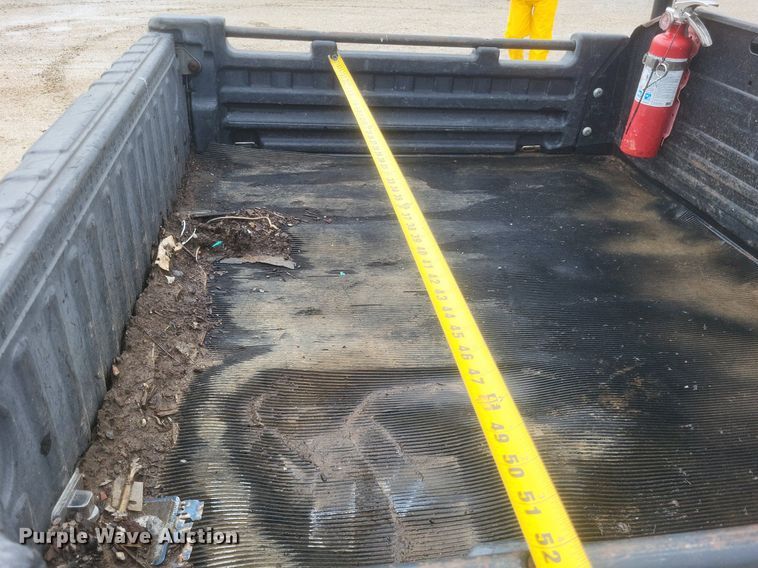 image for item EJ7981 2016 John Deere Gator 825 utility vehicle