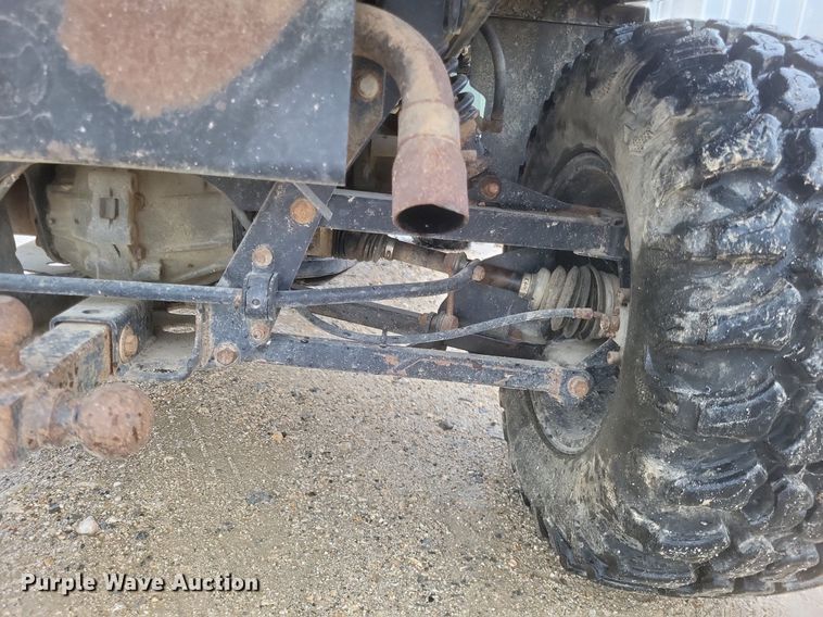 image for item EJ7981 2016 John Deere Gator 825 utility vehicle